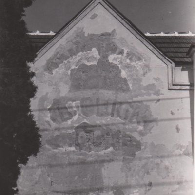 oprava_napisu_na_katolickom_dome